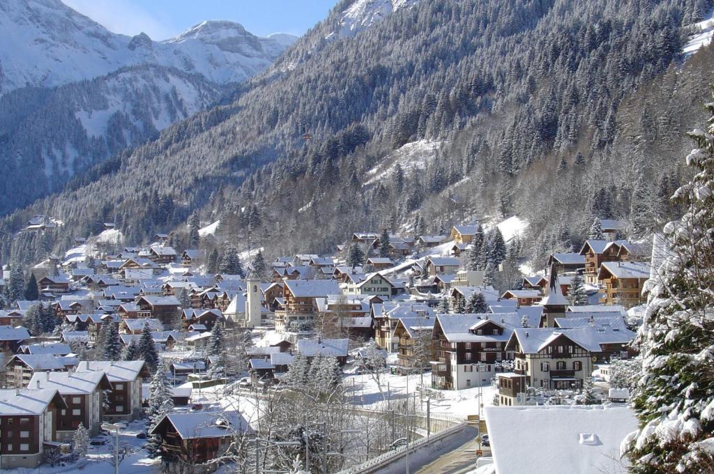 Hotel De La Paix Champery Bagian luar foto
