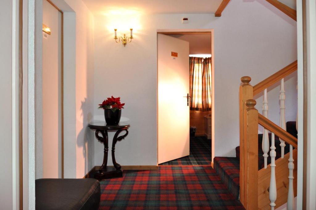 Hotel De La Paix Champery Bagian luar foto